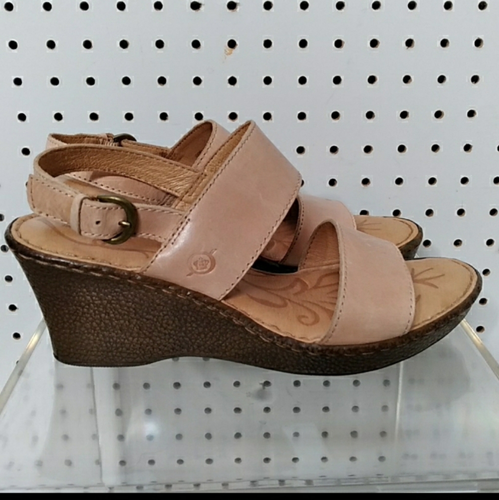 Born Women's Beige Sandals Leather Straps Comfort Handcrafted Mid Wedge Heel